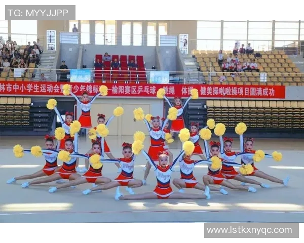 激情四溢的足球啦啦操舞蹈视频带你感受运动的魅力与活力 激情四溢的足球啦啦操舞蹈视频带你感受运动的魅力与活力